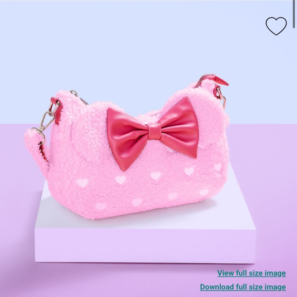 Loungefly Minnie Mouse Exclusive Hearts Strawberry Scented Sherpa Bundle - Picture 5 of 13